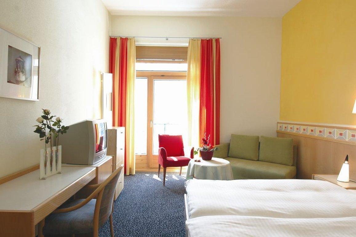 Badehotel Belvair Scuol Exterior photo